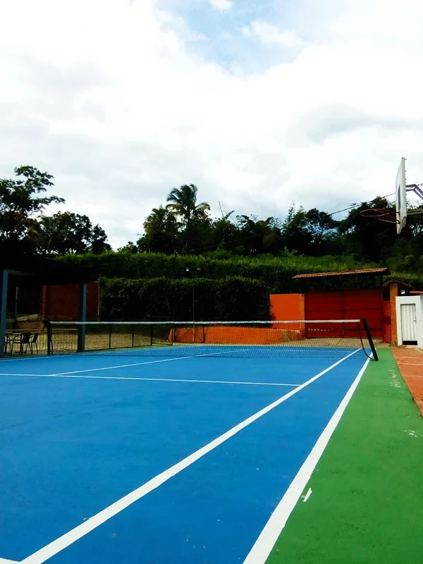 Tennis court at Finca Boutique el Eden.