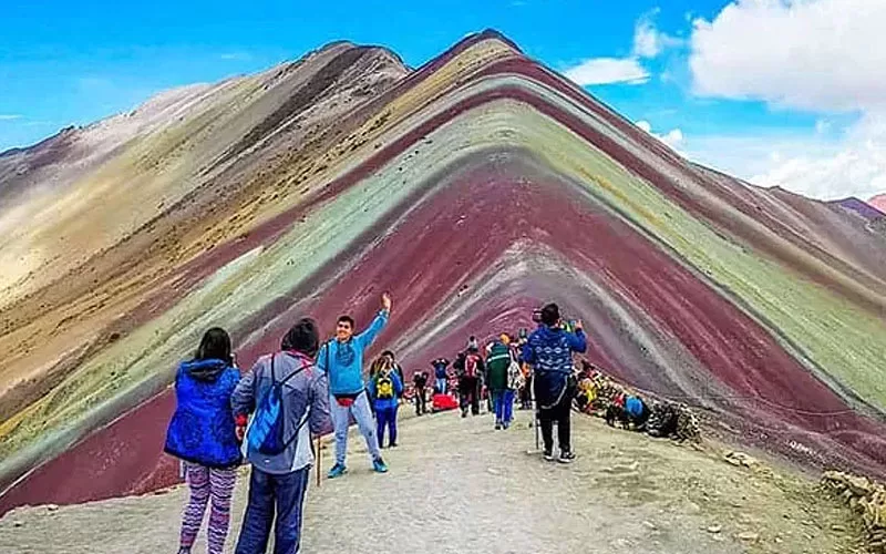 Cerro Vinicunca. Bienvenidos al arcoíris. Cusco, Perú
